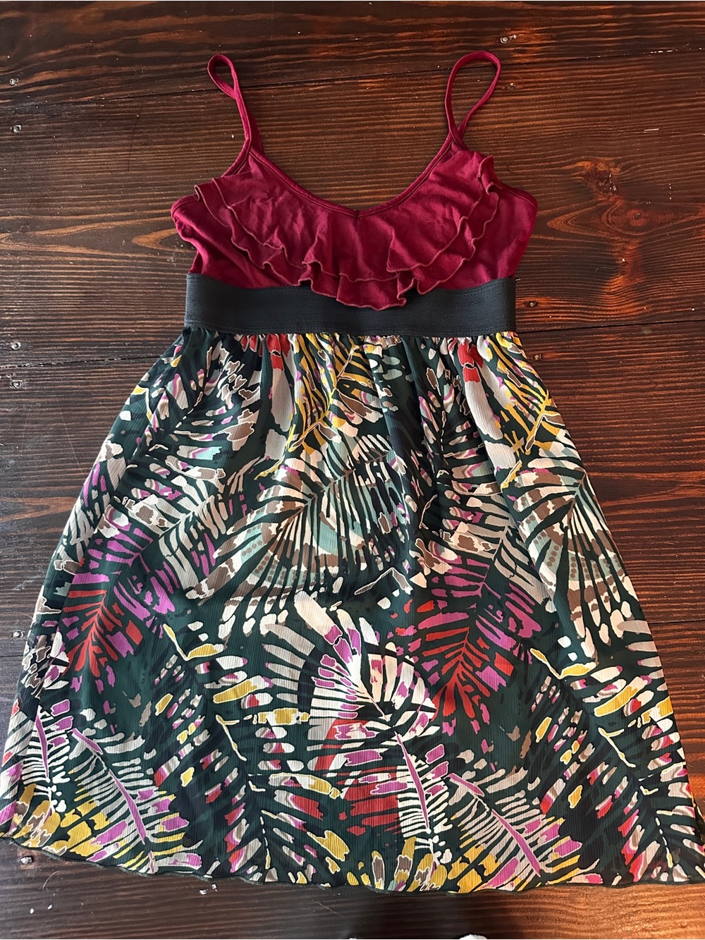 dina be Burgundy Ruffle Bodice Tropical-Print Mini Dress